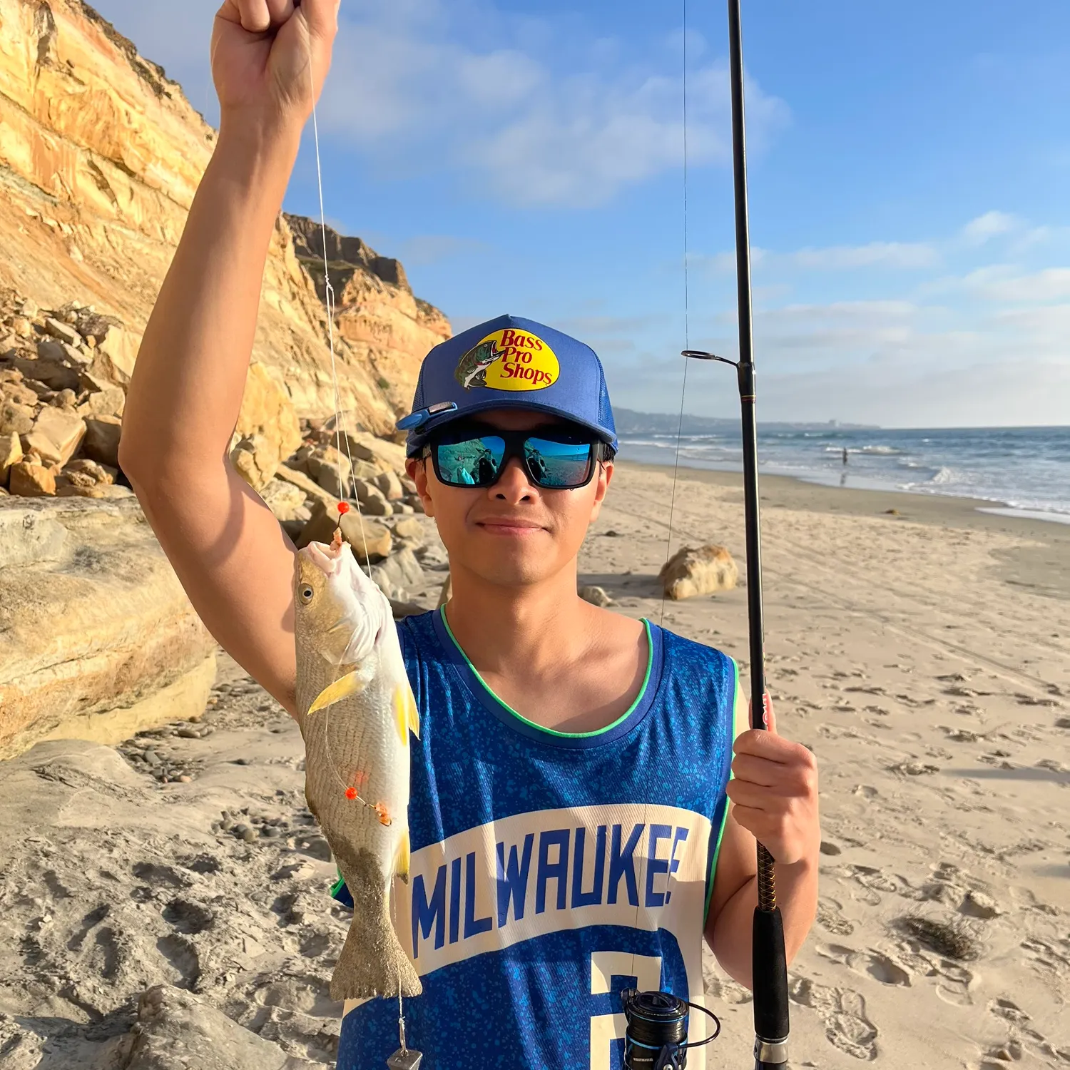 The most recent Yellowfin croaker catches on Fishbrain