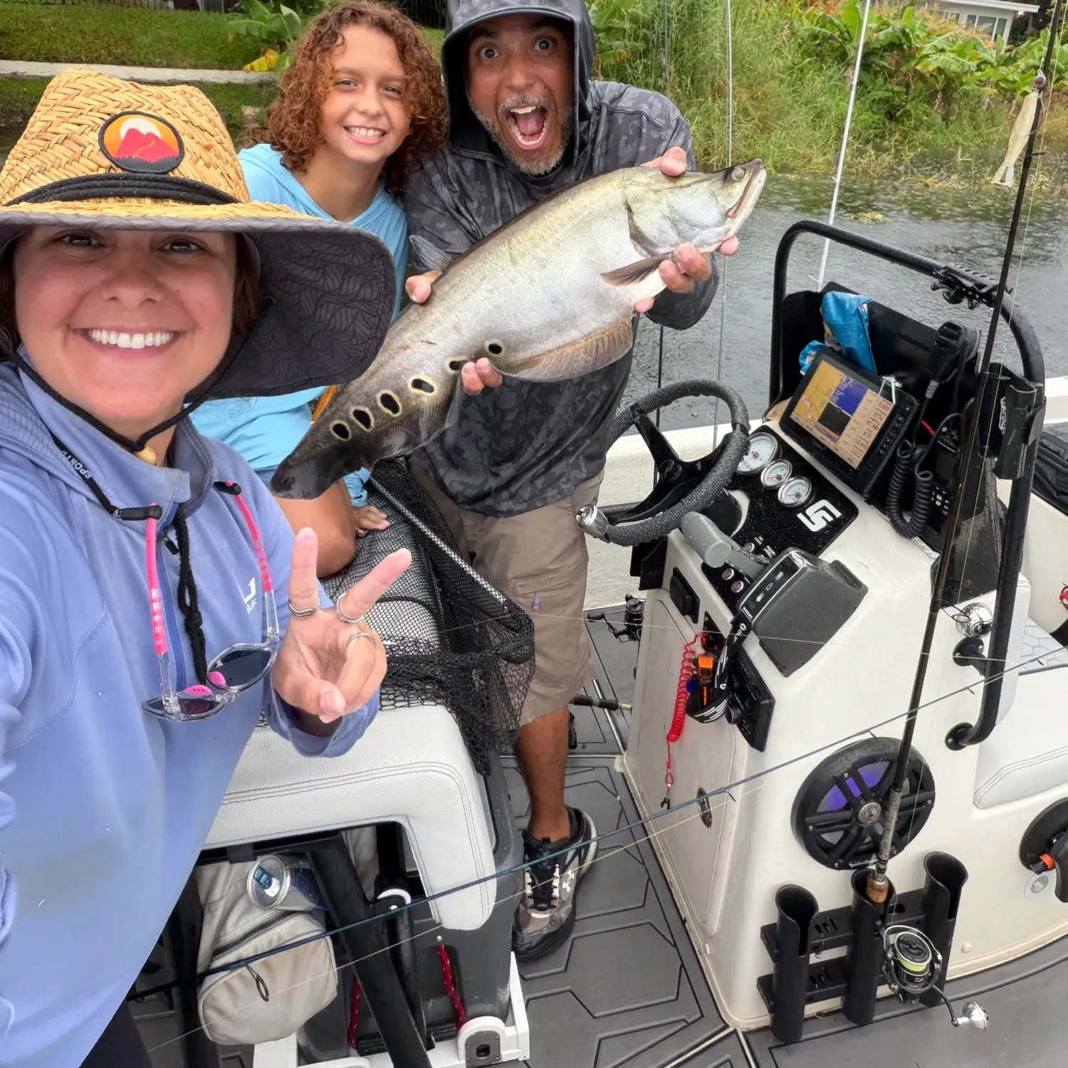 The most recent Clown knifefish catches on Fishbrain